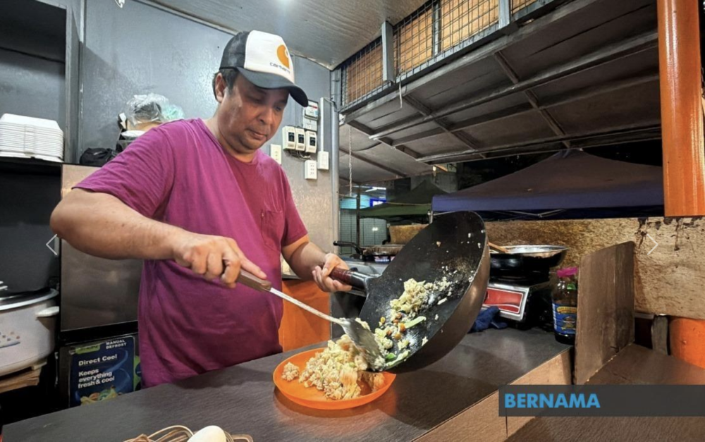 Ban Ismail, 45, owner of BJ’s Creamyrice Warung Nasi Lemak at Sugbo Sentro IT Park, uses Ayam brand soy sauce to get the Malaysian flavour right for his dishes. — Bernama pic