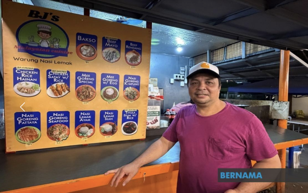 Ban Ismail says many Filipinos in Cebu City initially thought ‘mi goreng’ was just a riff of the Philippine ‘pancit’, but the Malaysian dish is now the top seller at his stall in Sugbo Sentro IT Park. — Bernama pic
