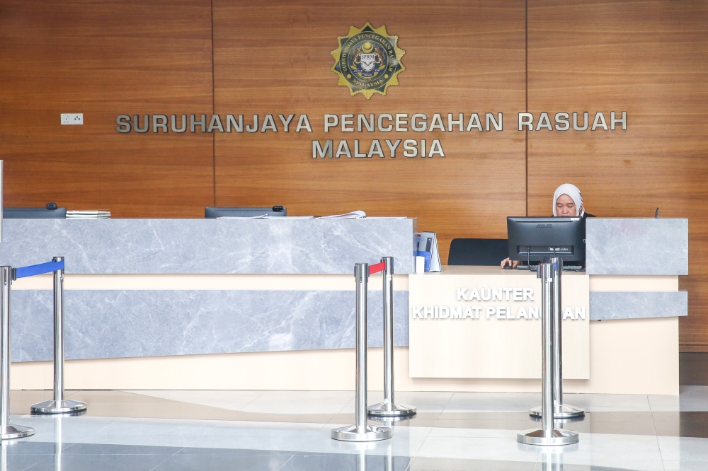 The Malaysian Anti-Corruption Commission has issued a ‘Notice to Trace Individuals’ involving the children of the late Tun Daim Zainuddin, a former minister. — Picture by Choo Choy May 