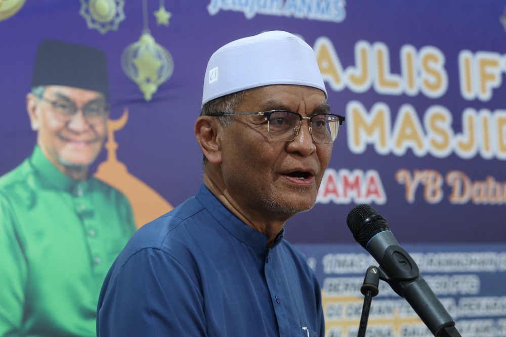 Health Minister Datuk Seri Dzulkefly Ahmad said the figures reflect the effectiveness of the ministry’s ongoing TB control and prevention efforts. — Bernama pic 