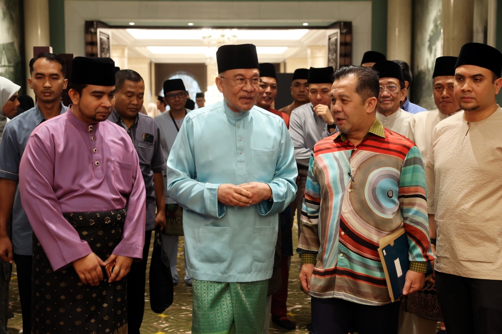 Prime Minister Datuk Seri Anwar Ibrahim  at the breaking of fast event with local community leaders at the Seri Perdana Complex in Putrajaya, March 1, 2026. — Bernama pic 