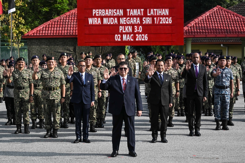 Dewan Rakyat Speaker Tan Sri Johari Abdul (centre) poses for a photo with trainees of the National Service Training Programme (PLKN) during the passing-out parade for PLKN 3.0 Series 1/2026 at Territorial Army Camp 515 in Kuala Lumpur, March 2, 2026. — Bernama pic 