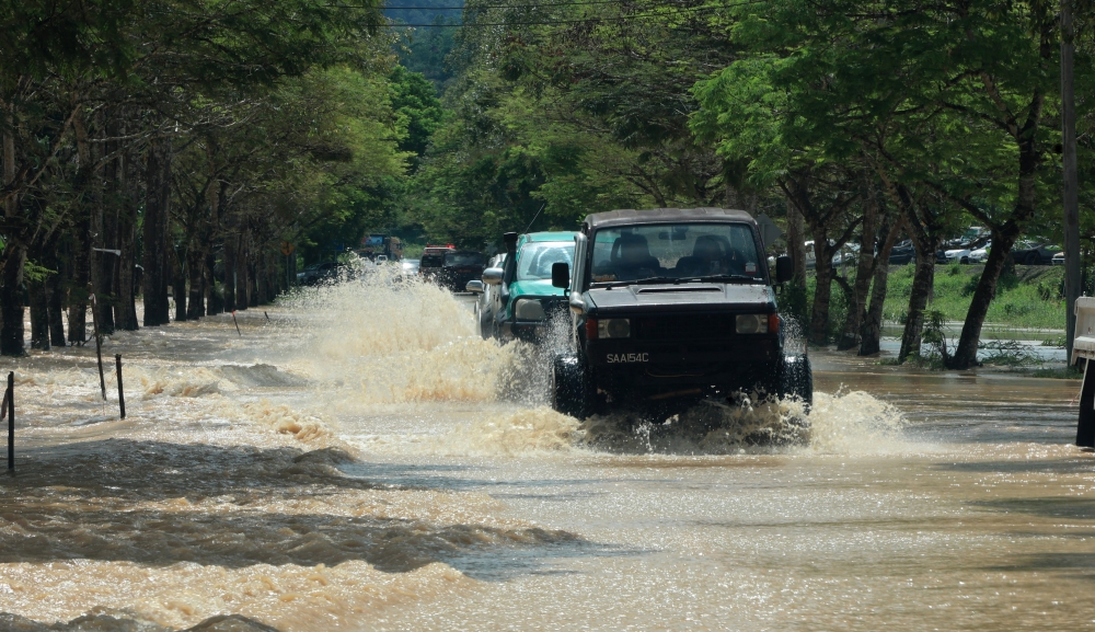 Flood mitigation projects (RTB) are being designed to factor in climate change in their technical calculations. — Bernama pic