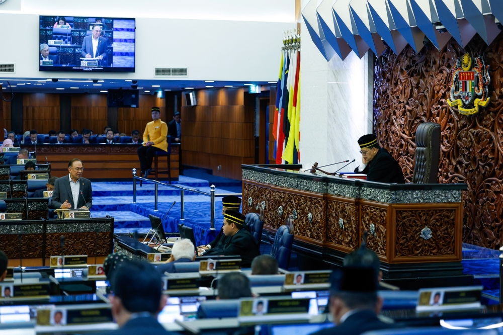 The constitutional amendment to limit the Prime Minister’s tenure to 10 years will not affect the prerogative powers of the Yang di-Pertuan Agong, Prime Minister Datuk Seri Anwar Ibrahim said. — Bernama pic