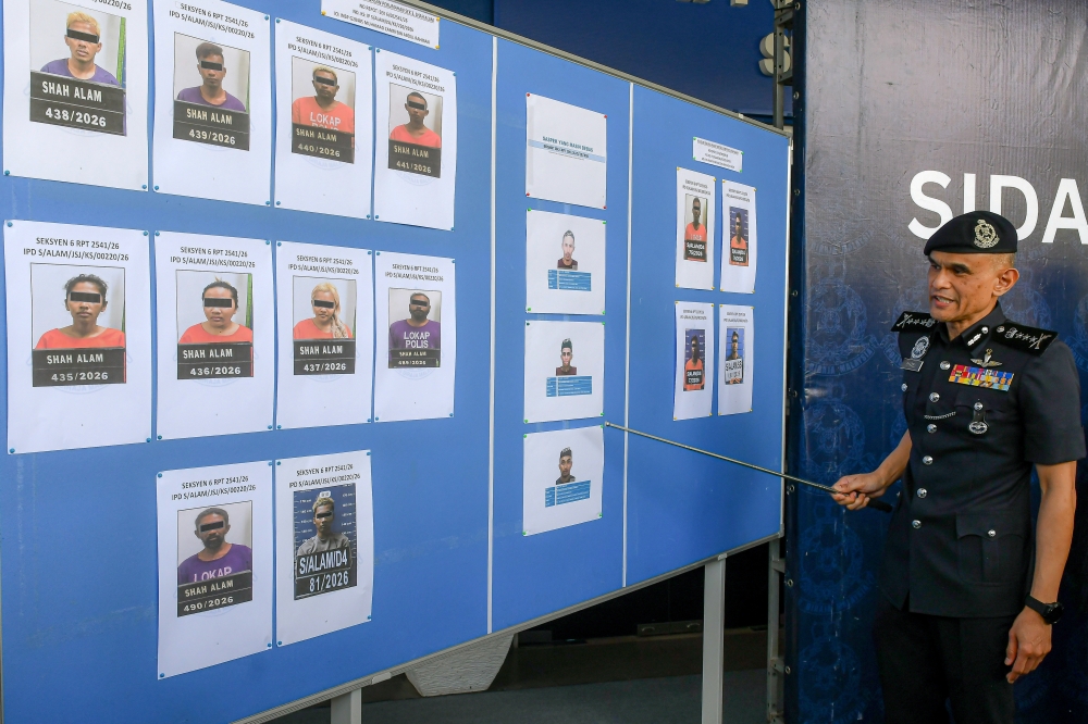 Police have arrested nine individuals believed to be involved in a gang-related cable theft case. — Bernama pic