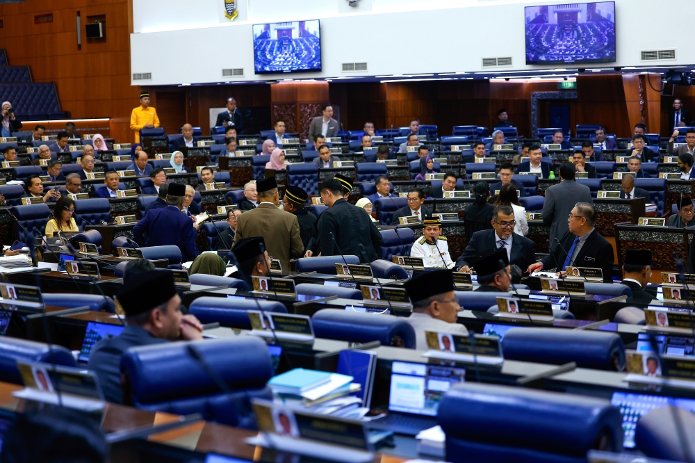 The atmosphere in the chamber during a split vote at the First Sitting of the Fifth Session of the 15th Parliament in the Dewan Rakyat at the Parliament building, March 2, 2026. — Bernama pic 