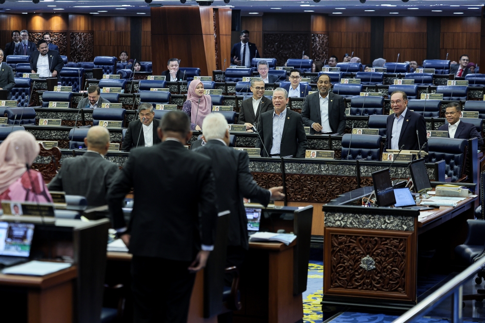 Prime Minister Datuk Seri Anwar Ibrahim with Cabinet ministers and opposition MPs at the Dewan Rakyat, March 3, 2026. — Bernama pic 