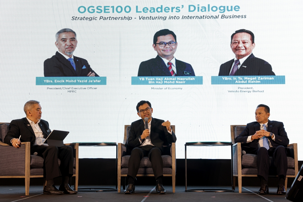 Economy Minister Akmal Nasrullah Nasir said that any closure of the vital energy transit chokepoint would pose a significant risk that industry players must closely monitor, as it could drive up risk premiums on energy imports and further strain global supply chains. — Bernama pic 