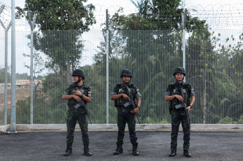 The GOF Sarawak Brigade seized RM18.34 million worth of frozen food, onions and timber and arrested seven individuals during operations conducted in February. — Bernama pic