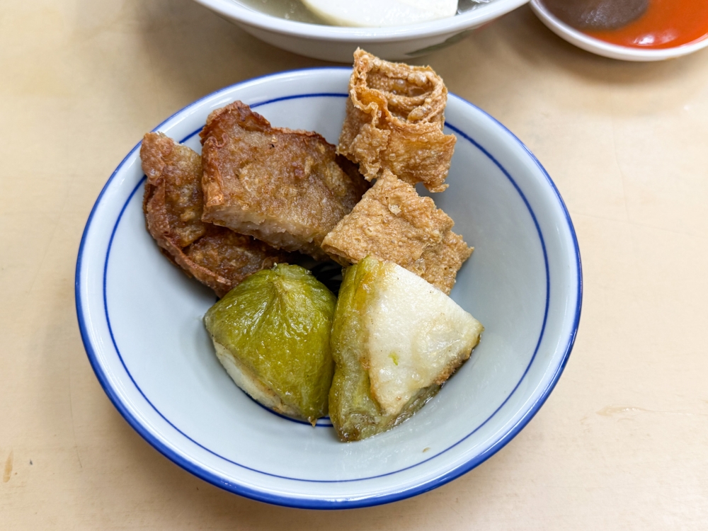 ‘Sar kok liew’, the Ipoh-style hash brown and bittergourd are great picks to accompany your plate of Curry Chee Cheong Fun. — Picture by Lee Khang Yi