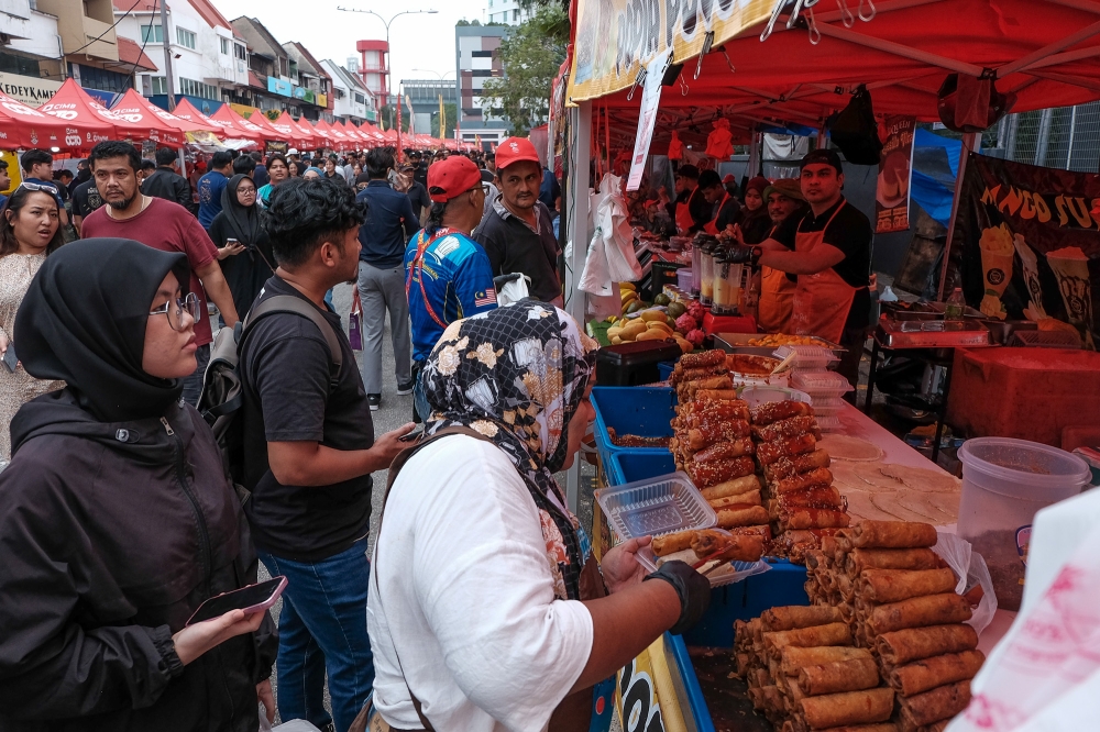 A general view at the TTDI Ramadan bazaar in Kuala Lumpur on February 24, 2026. — Picture by Yusof Isa