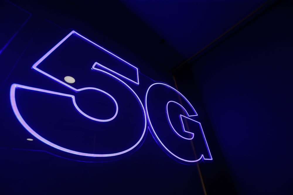 Communications Minister Datuk Fahmi Fadzil said the dispute between Telekom Malaysia Bhd and Digital Nasional Bhd over a contract termination is a commercial matter that will not affect the government’s target of achieving 95 per cent 5G coverage in populated areas. — Picture by Sayuti Zainudin