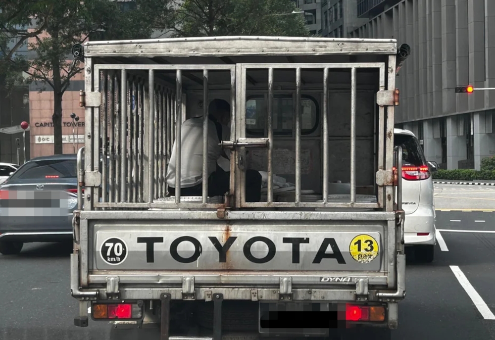 According to CNA, the move comes after authorities noted that about 500 to 1,000 of the city-state’s 50,000 lorries have caged decks, which may still be used for goods transport. — Picture from Reddit/ashskier