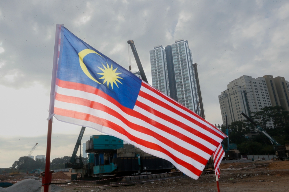 National security issues should not be used as political capital, but resolved through bipartisan agreements to ensure the country’s stability and sovereignty continue to be preserved from any elements of foreign influence. — Picture by Raymond Manuel