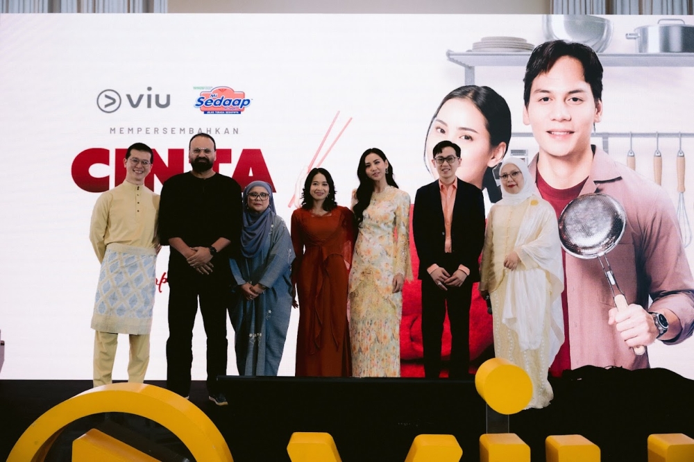 Siti Khadijah Halim and Ikmal Amry star in the upcoming Viu Micro series ‘Cinta Ori’. — Picture courtesy of Viu Malaysia
