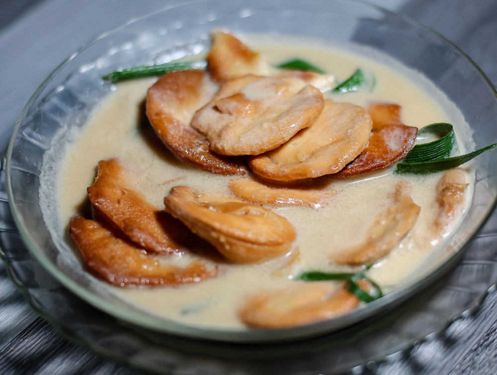 A close-up shot of the ‘bubur biskut kapal’. — Bernama pic