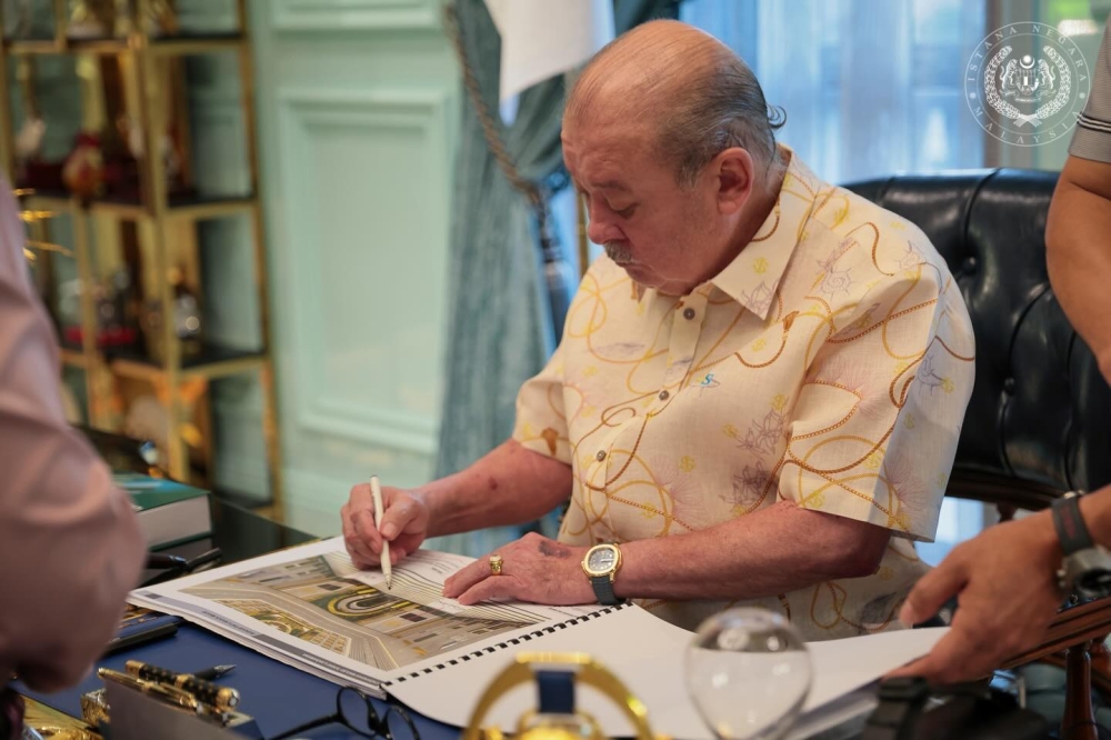His Majesty Sultan Ibrahim, King of Malaysia, is pictured during a briefing on the progress of the Masjid Tunku Laksamana Abdul Jalil construction in Johor Bahru, March 5, 2026. — Picture via Facebook/Sultan Ibrahim Sultan Iskandar