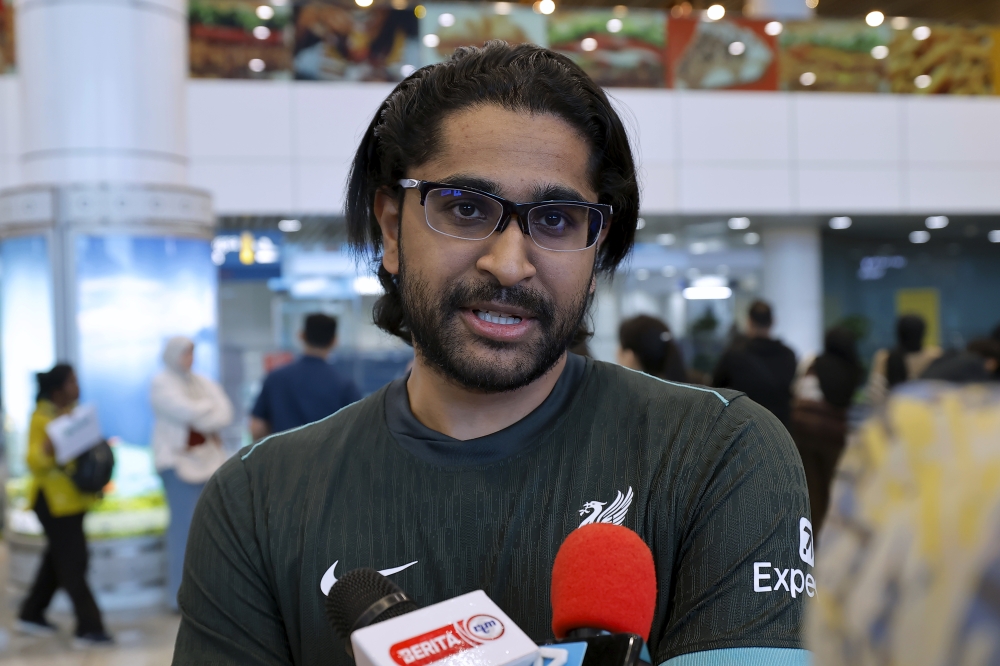 Pirativ Rao, 30, one of the Malaysians stranded in the Middle East following geopolitical tensions in the region, shares his experience with the media after safely arriving home following several flight cancellations. — Bernama pic