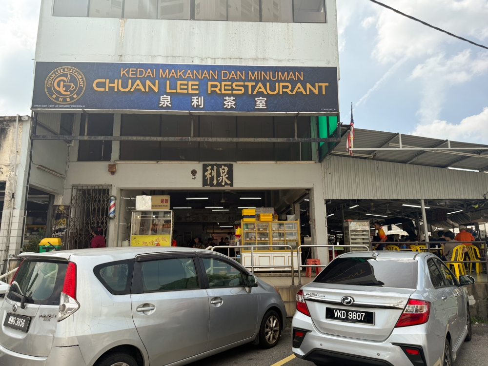 Look for this popular coffee shop along Jalan Bukit 11/2 in this area, which is usually populated with Indian restaurants. — Picture by Lee Khang Yi