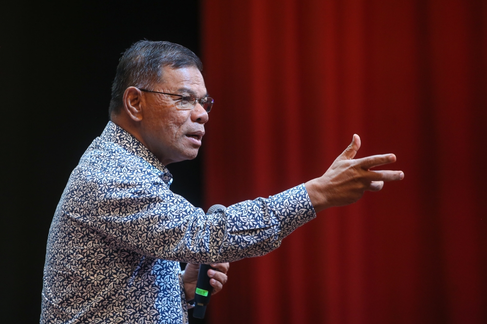 Datuk Seri Saifuddin Nasution Ismail said speculation about an alleged attack at the Meru police station is irresponsible and could cause unnecessary public concern. — Picture by Yusof Isa