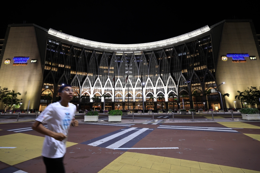 The Finance Ministry said RM6.2 billion in tax refunds involving 95,285 cases have been disbursed as of February 18, 2026. — Bernama pic