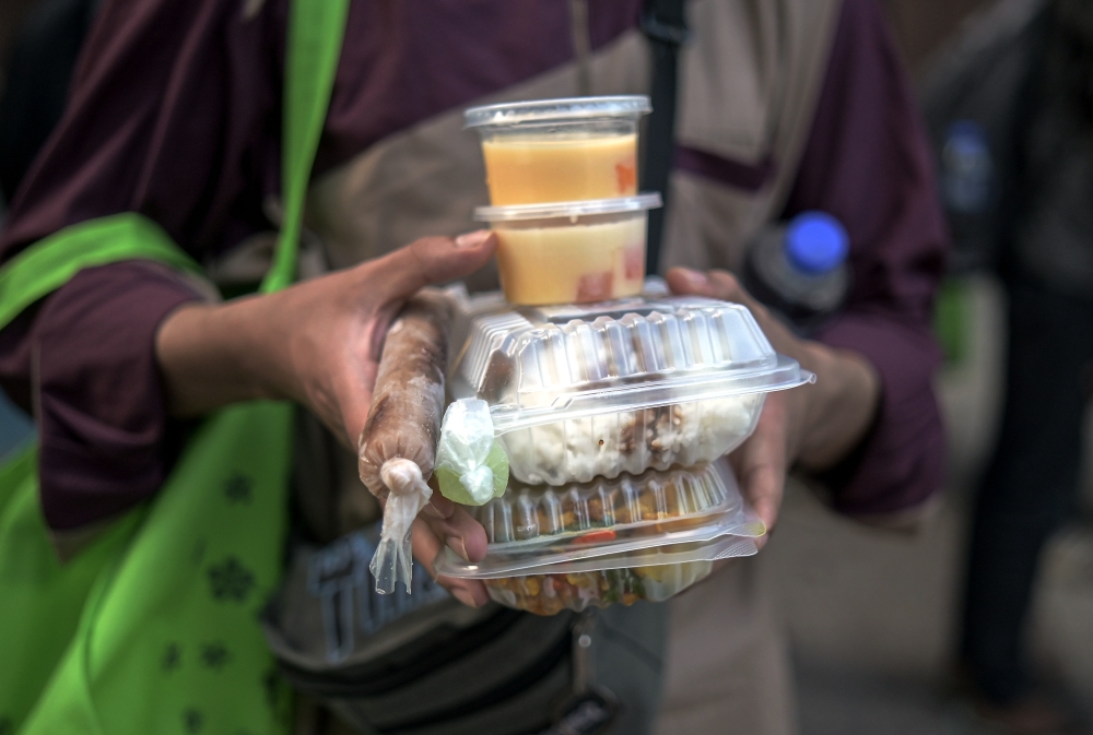 The Ministry of Domestic Trade and Cost of Living (KPDN) in Melaka said surplus food collected from Ramadan bazaars in the state will be redistributed to students and communities in need. — Bernama pic