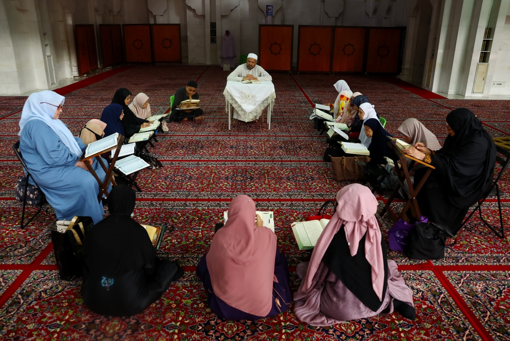Specially-invited imam from Egypt, Sheikh Abdelrahman Eldesouky teaches the Quran at the Federal Territory Mosque when met by Bernama recently. After more than 20 years of travelling back and forth between Cairo and Kuala Lumpur, Sheikh Abdelrahman now considers Malaysia his second home as he has become accustomed to the culture, food and the friendliness of the local people. — Bernama pic
