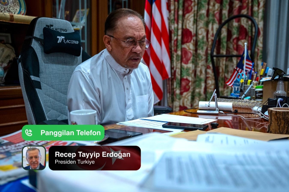 Datuk Seri Anwar Ibrahim spoke with Turkish President Recep Tayyip Erdogan about escalating tensions in the Middle East. — Picture via Facebook/Anwar Ibrahim