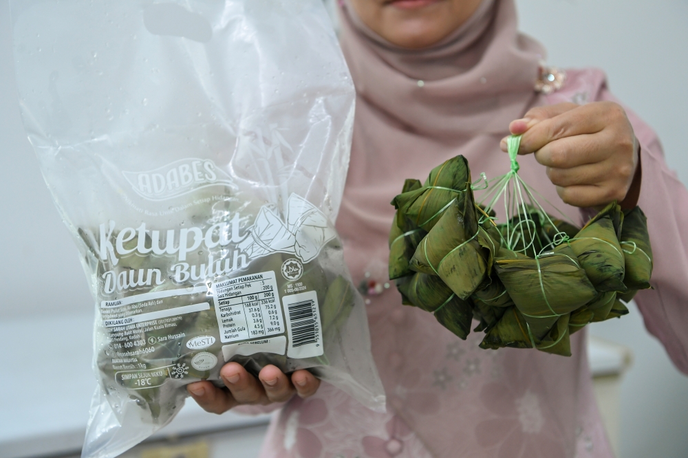 Demand for bamboo leaf ‘ketupat’, a traditional dish often associated with the heritage of the Siamese and Chinese communities in Kedah, has increased this Ramadan, reaching about 16,000 pieces or 1,000 kilogrammes. — Bernama pic