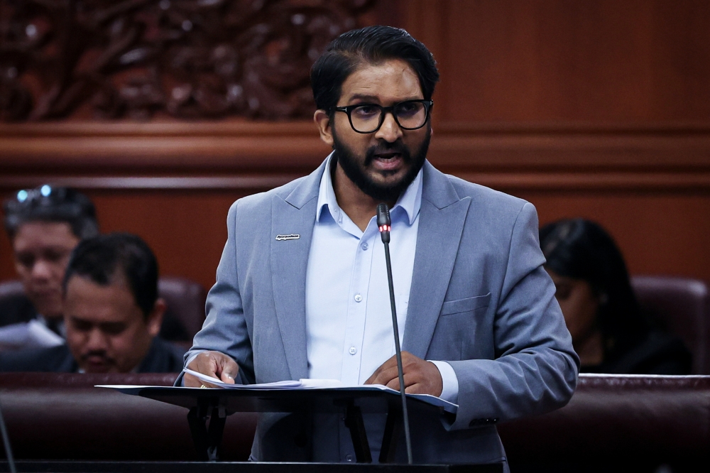 National Unity Deputy Minister R Yuneswaran (pic) and Deputy Minister in the Prime Minister’s Department (Religious Affairs) Marhamah Roslin, who co‑chaired the Harmony and Governance Strategy Meeting on Issues Related to non‑Islamic houses of worship, said the government will continue to strengthen governance for non‑Islamic houses of worship through better inter‑agency coordination, adherence to guidelines and a dialogue‑based approach to ensure issues are addressed harmoniously and prudently. — Bernama pic