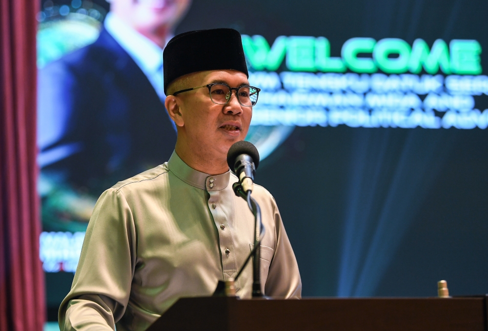 Tengku Datuk Seri Zafrul Abdul Aziz said that spirit is reflected through an autobiographical exhibition titled ‘Hikayat’ by Noor ‘Aishah Abdul Rahman (Noura AR), which highlights the life journey of a woman as an artist, wife and mother. — Bernama pic