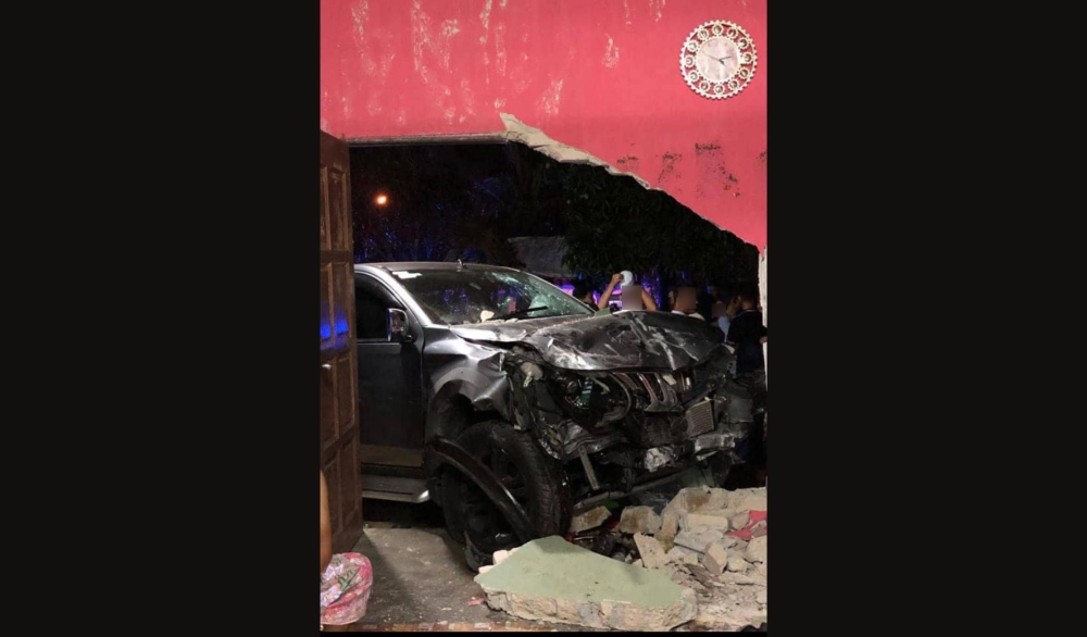 A four-wheel-drive vehicle believed to have been used by cable theft suspects crashed into a house in Kampung Parit Panjang, Baling, Kedah, early today after a police chase that began in Perak. — Picture via Facebook