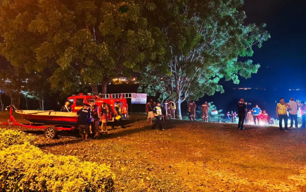 According to Perak Fire and Rescue Department operations assistant director Sabarodzi Nor Ahmad, the victim had boarded the boat with a driver before both were believed to have fallen into the lake when the driver made a U-turn in the middle of the lake. — Picture from Facebook/Kesh Sevadar