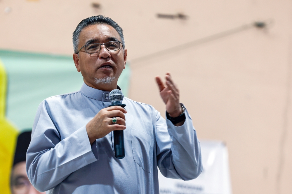 Deputy Defence Minister Adly Zahari said about 500 Malbatt 850-13 personnel have been advised to obey standard operating procedures to ensure their safety throughout their mission, adding that Malbatt 850-13 is part of the United Nations peacekeeping mission and Malaysia is not involved in any war in the area. — Bernama pic