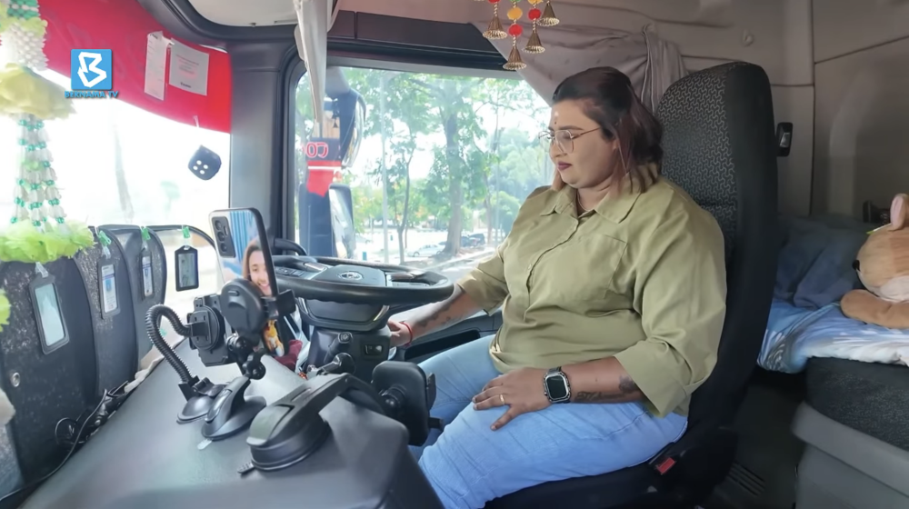 M. Kahmani says driving a trailer also means it has become her second home, but adds that she continues to be inspired by her father Murugan who is a tanker trailer driver, to push on with her new career. — Screenshot from Facebook/Bernama TV