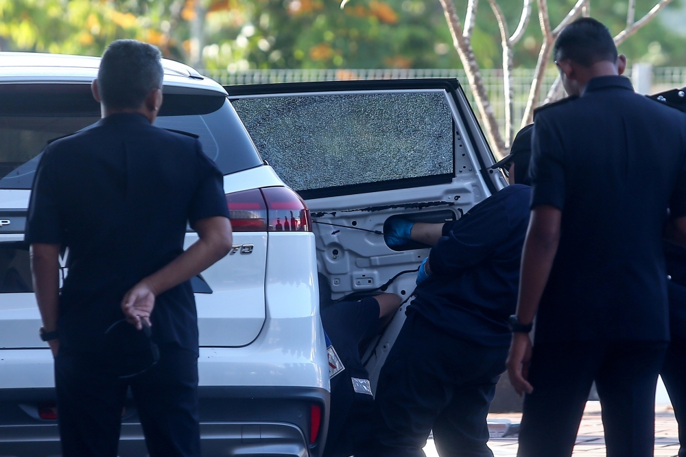 File picture of crime scene investigators examining the vehicle carrying Bukit Kayu Hitam MCBA commander SAC Mohd Nasaruddin Mohd Nasir, which was targeted in a shooting on February 25, 2026. — Bernama pic