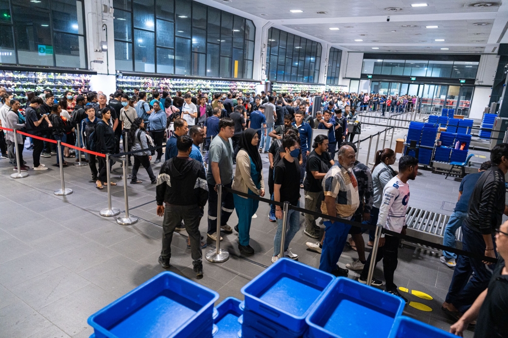 Travellers crossing Singapore’s land checkpoints at Woodlands and Tuas should expect very heavy traffic from March 13 to 22 due to the upcoming school holidays and Hari Raya Aidilfitri, said the Immigration and Checkpoints Authority (ICA). — Picture via Facebook/Immigration & Checkpoints Authority