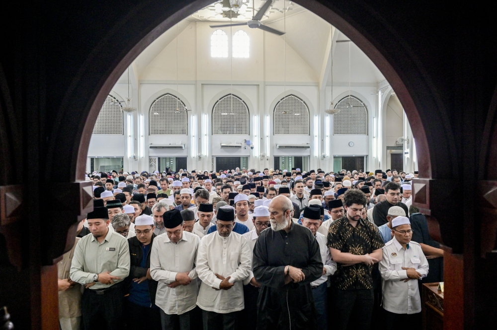 Datuk Seri Anwar Ibrahim joins hundreds of mourners in performing the funeral prayers for Royal Professor Tan Sri Dr Syed Muhammad Naquib Al-Attas, a leading thinker in contemporary Islamic civilisation, at Masjid al-Taqwa, Taman Tun Dr Ismail March 9, 2026. — Bernama pic