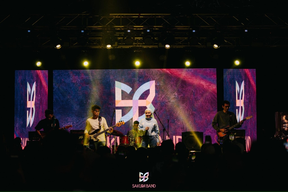 Popular indie band, Sakura Band, is coming out to enliven Aidilfitri this year with a new song titled ‘Raya di Kampung’. — Picture via Facebook/MeLL Sakura