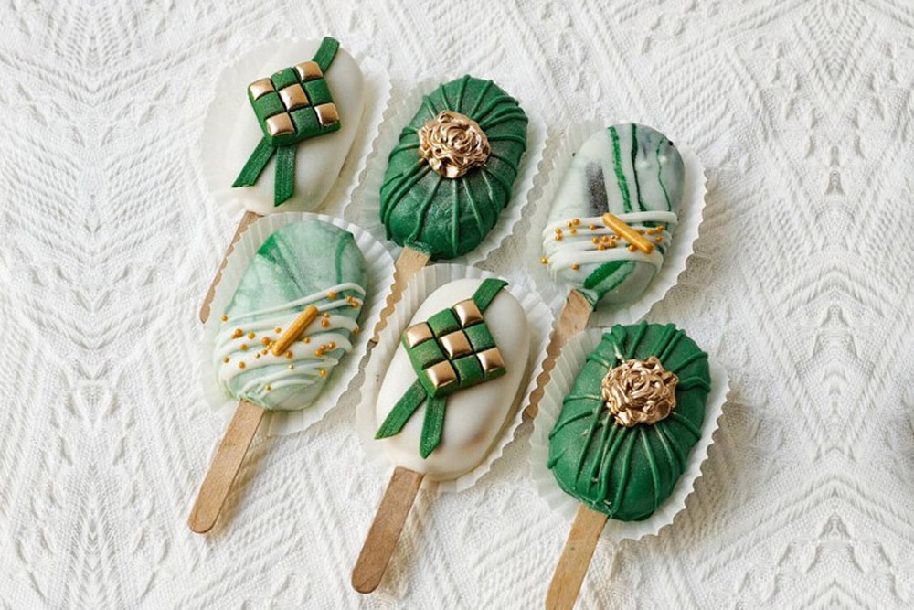 Eid Mubarak Cakepops are designed to be handheld. — Picture courtesy of The Buttercake Factory