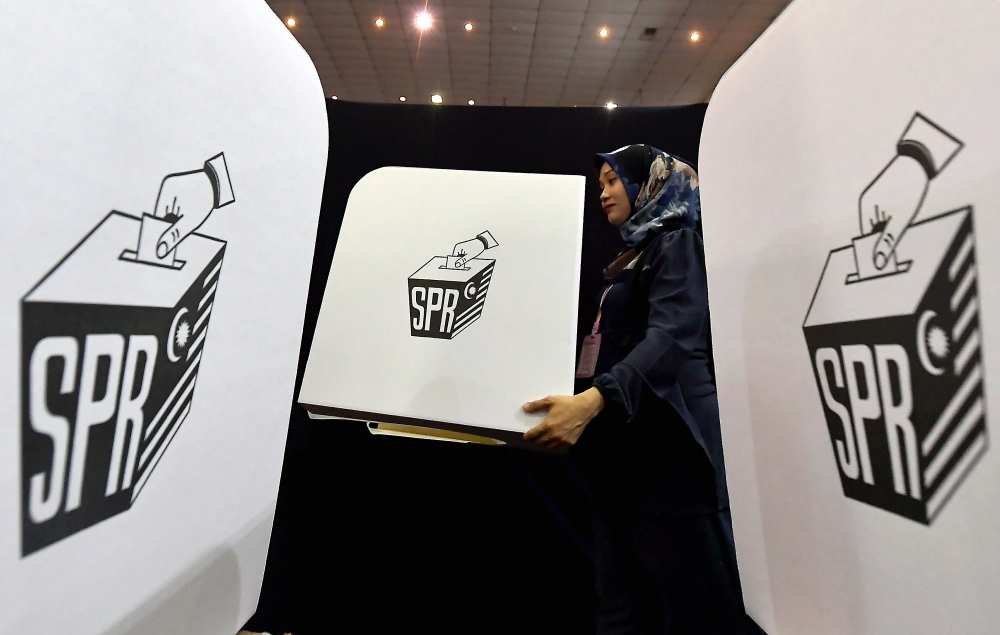 Bandar Kuching Member of Parliament (MP) Dr Kelvin Yii Lee Wuen has urged the Election Commission (EC) to strictly adhere to constitutional principles and allow sufficient time for public scrutiny during the electoral redelineation process in Sarawak. — Bernama pic