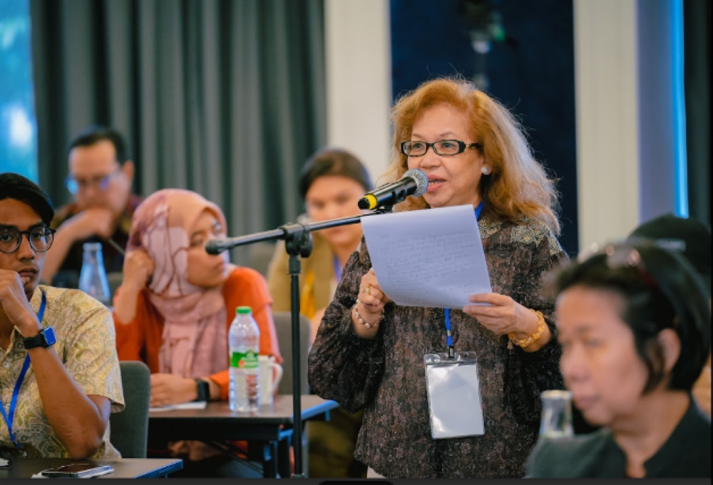 Fig 2: Ms Sheriffah during Q&A presenting her Recommendation for Government to consider appointing YB Nik Nazmi, former Minister NRE as the Prime Minister’s or Malaysia’s Special Envoy on Climate Change. — IDEAS pic