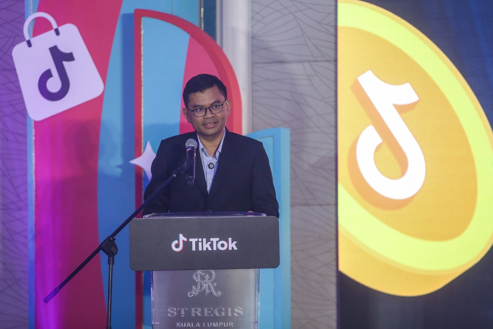 Economy Minister Akmal Nasrullah Mohd Nasir said the government is closely monitoring global conflicts that could affect Malaysia’s economy. — Picture by Yusof Isa