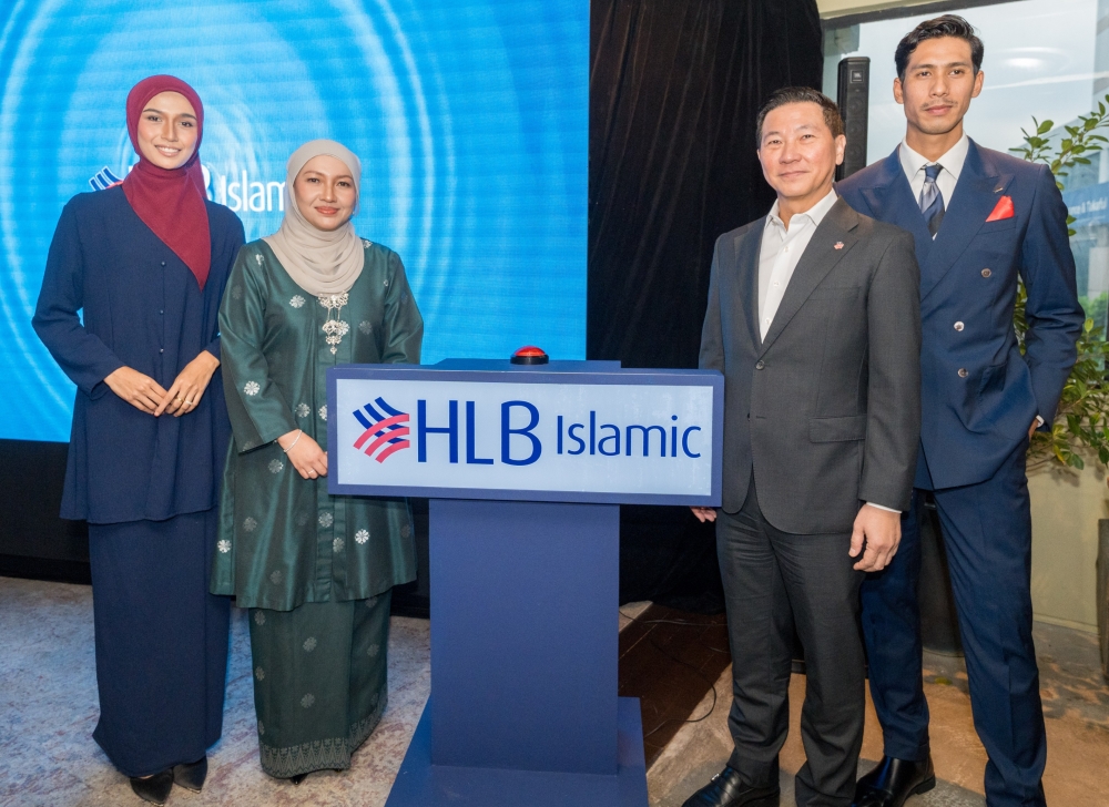 Dafinah Ahmed Hilmi, CEO of HLB Islamic (centre left), and Kevin Lam, Group Managing Director and CEO of HLB (centre right), unveiled the refreshed identity of HLB Islamic and introduced Hayat @ HLB Islamic, the Bank’s new proposition centre.