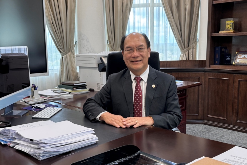 Deputy Minister in the Premier’s Department Datuk Gerawat Gala says of the total, some 2,000 approved applications were from the National Registration Department Miri branch. — The Borneo Post pic 