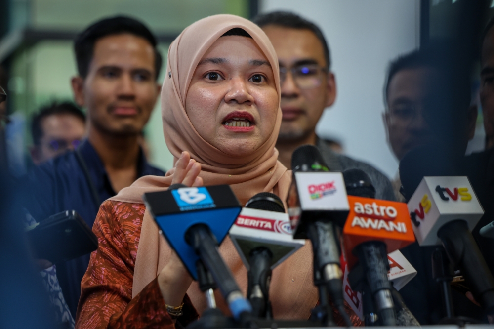Education Minister Fadhlina Sidek said the ministry is monitoring student involvement in extremist activities to prevent radical ideologies from entering schools. — Bernama pic