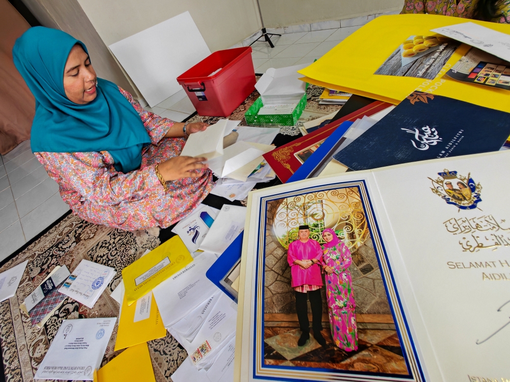 Norain Mohamad Hadi, 34, shows Raya cards she received from dignitaries including His Majesty Sultan Ibrahim, King of Malaysia, at Bandar Tun Razak in Kuala Lumpur, March 13, 2026. — Bernama pic