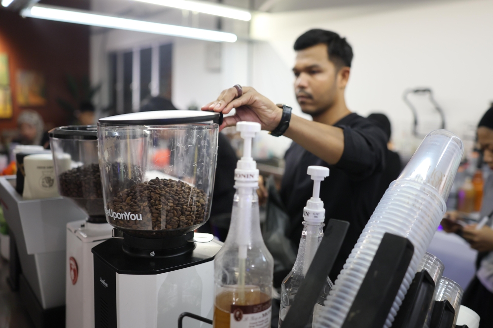 Nazirul Naim, who played as a left-back for the national squad Harimau Malaya, retired from professional football in 2024 at the age of 31 after suffering a serious knee cartilage injury while playing for KL City FC, marking a turning point in his life. — Bernama pic