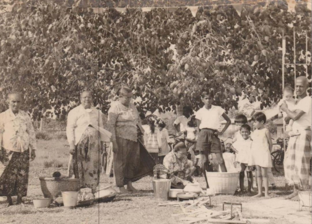 An undated photo between 1950s and 1960s of Melaka Chetti women preparing offerings for Antarmeh, the final day of the Sri Muthu Mariamman Thiruvila or Dato Chachar Festival. — Picture courtesy of MCHAM