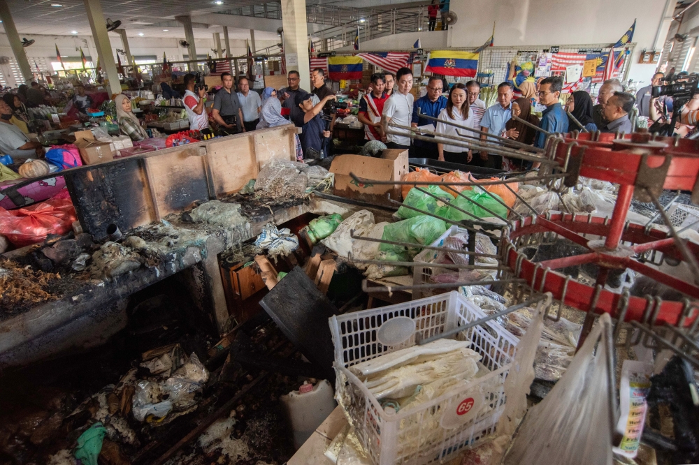 FT Minister Hannah Yeoh inspects damage at Pasar Sentral in Labuan after a fire destroyed eight vegetable stalls on March 13, 2026. — Bernama pic